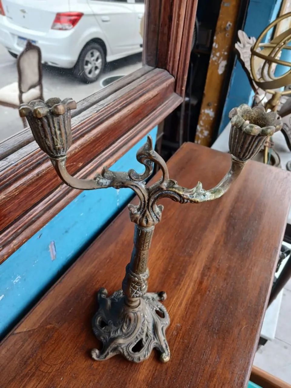 Candelabro Antigo 2 Braços Bronze Maciço - Foto 3