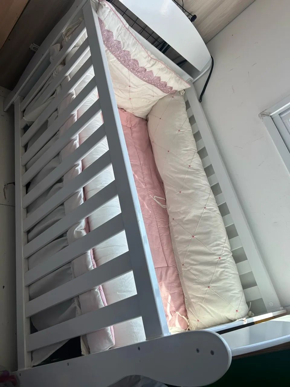 Berço branco infantil - vira cama 