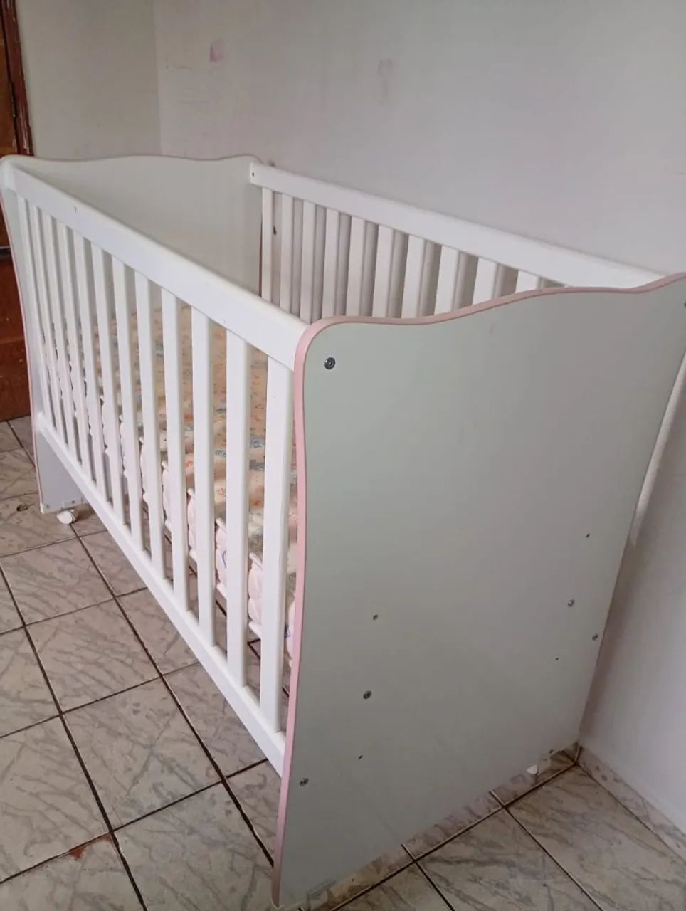 Berço menina com colchão impermeável 