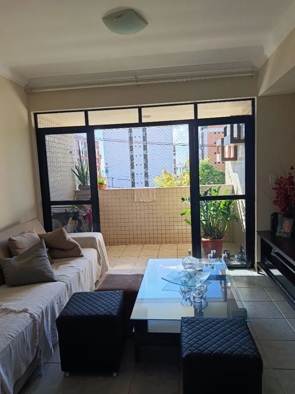 Centro de madeira com vidro 