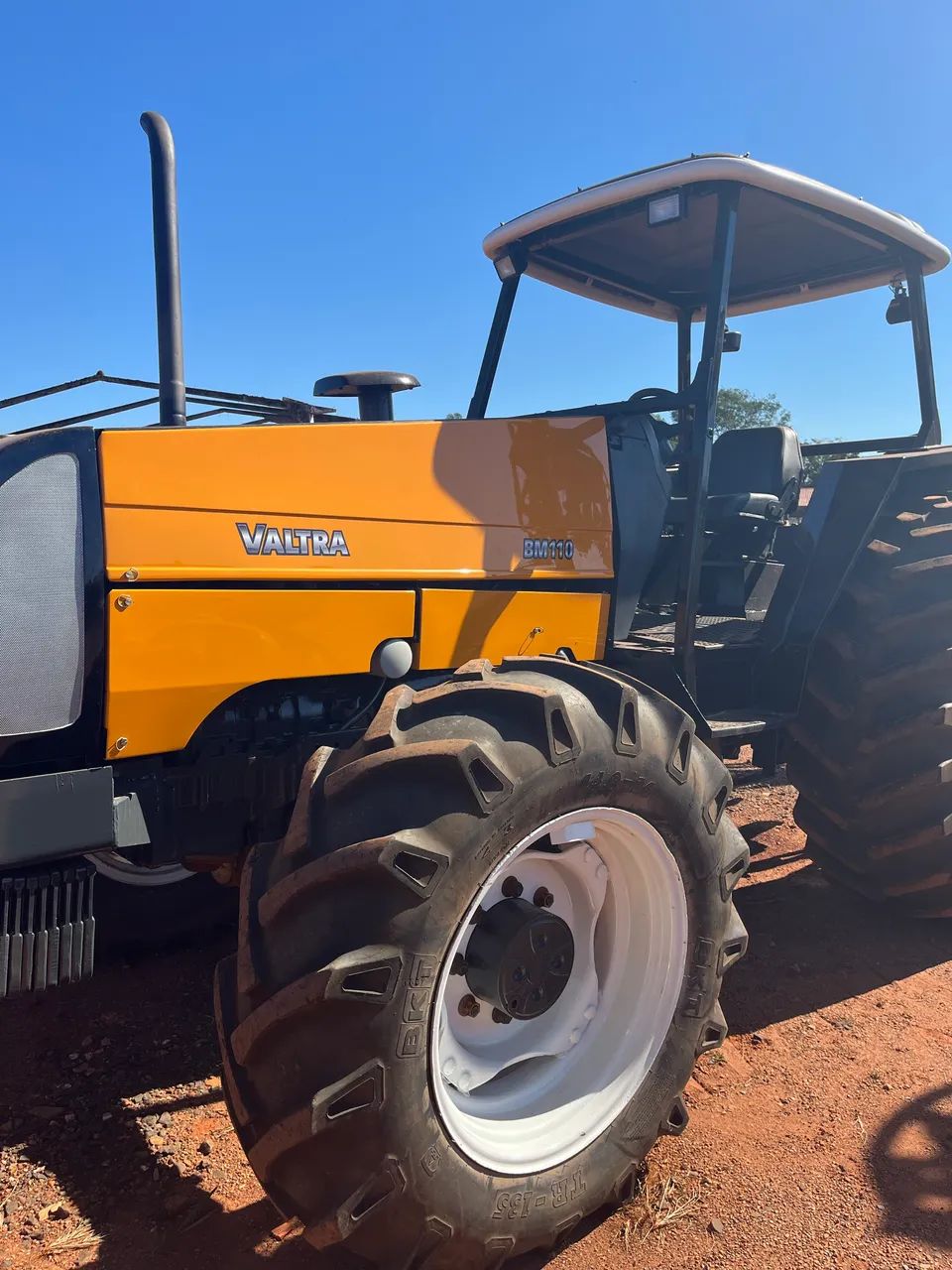 Trator Valtra BM 110 ano 2003 Revisado  - Foto 2