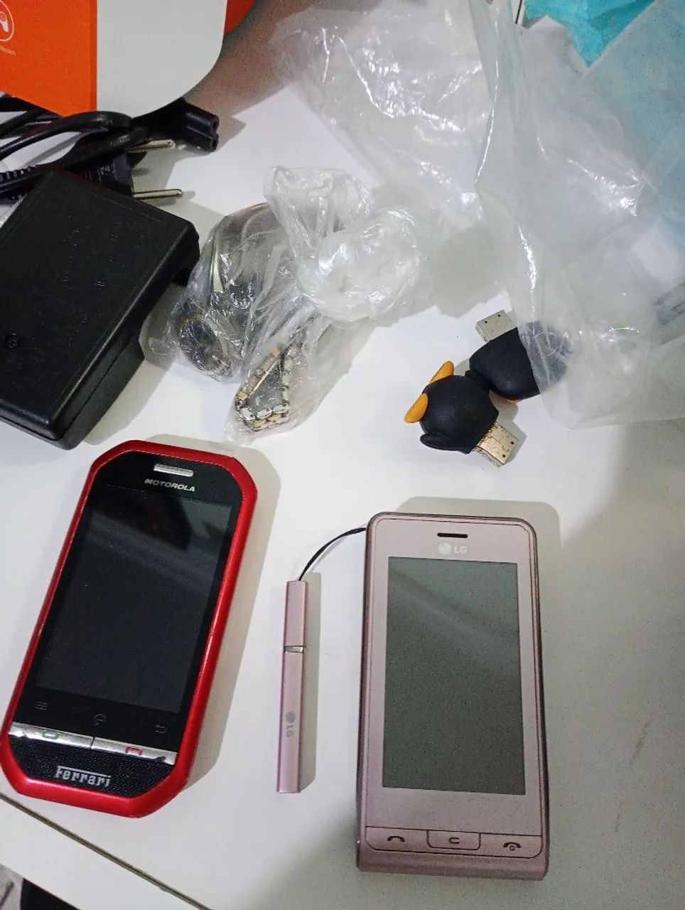 Vendo 2 celulares ANTIGOS