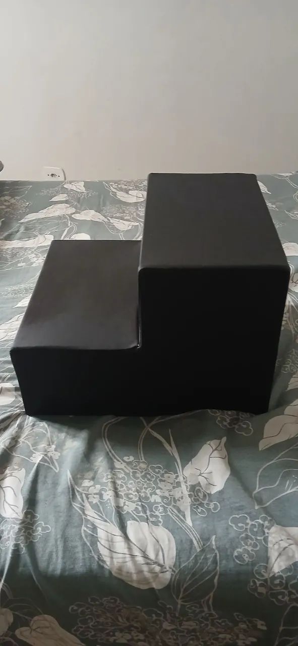Escada Auxiliar 2 Degraus Estofada em Courvin Preto - Foto 2