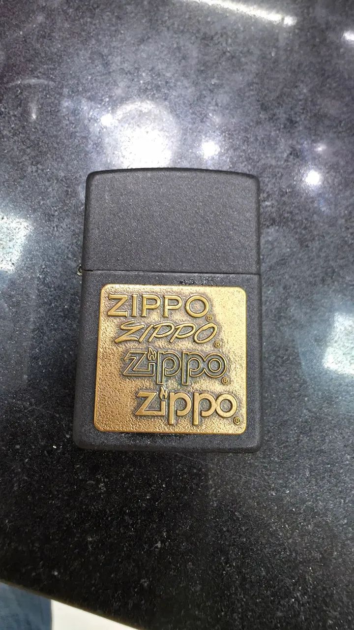 Isqueiro Zippo 362 Black Crackle® Brass Emblem - Original 
