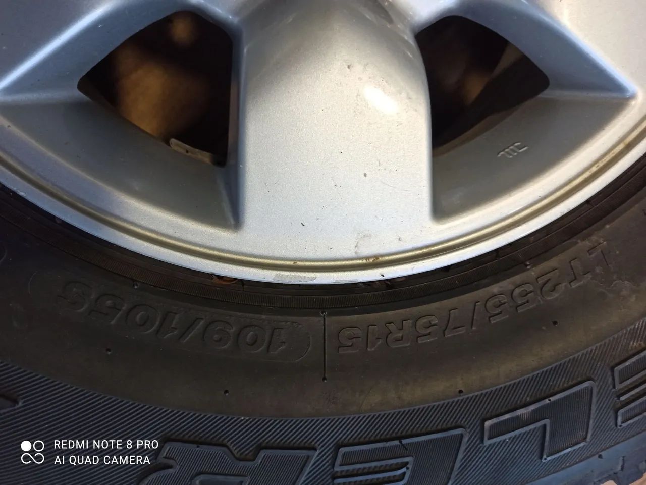 Roda  e pneus  hilux - Foto 3