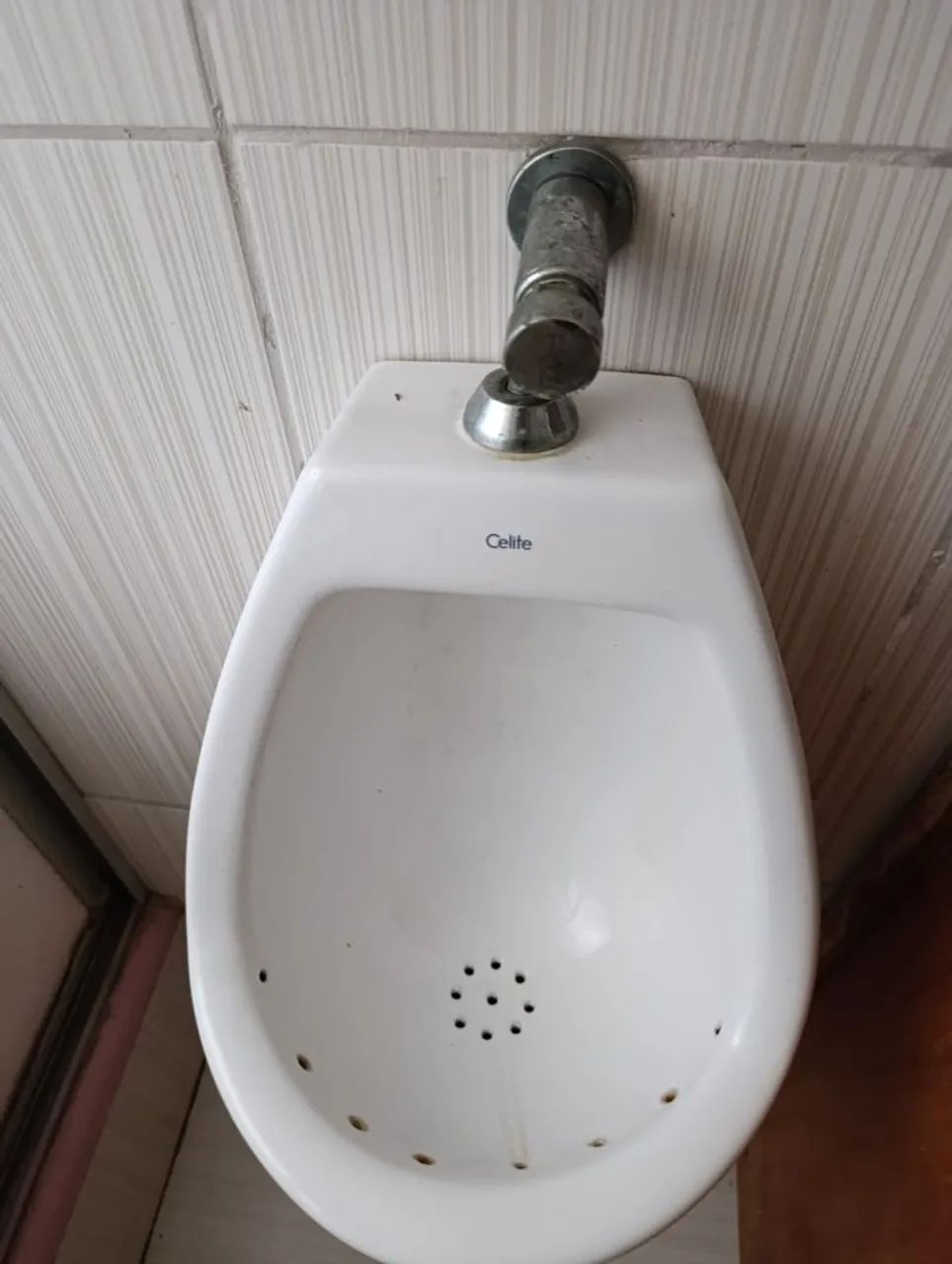 Mictório com válvula 