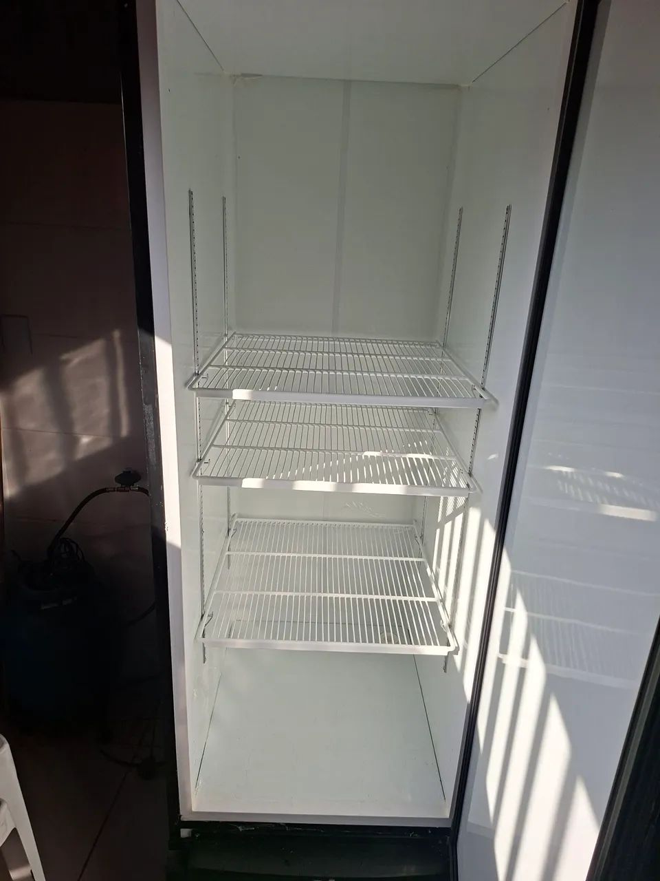 Frezer vertical fricon 569L - Foto 2