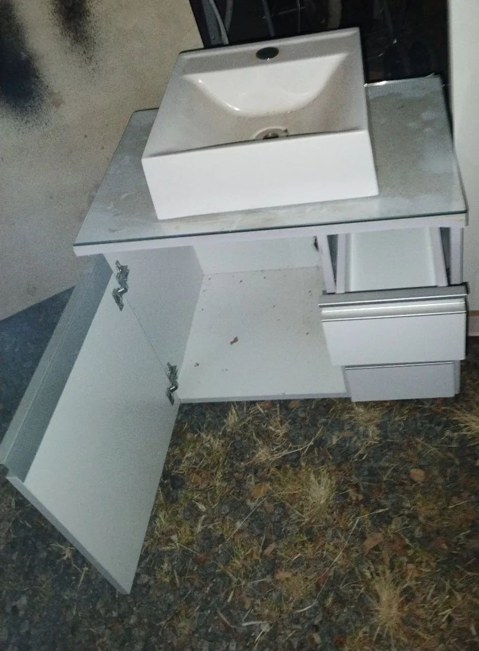 Balcão pequeno de manheiro lindo