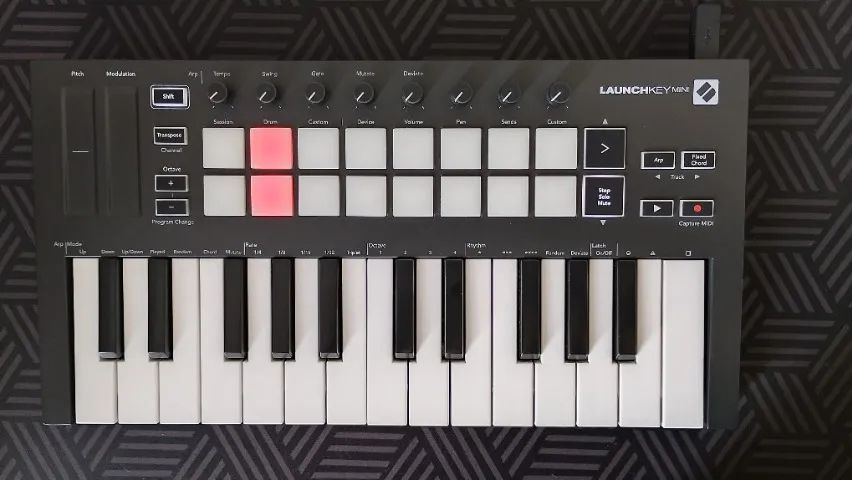 Controlador MIDI Novation Launchkey Mini MK3 - Instrumentos