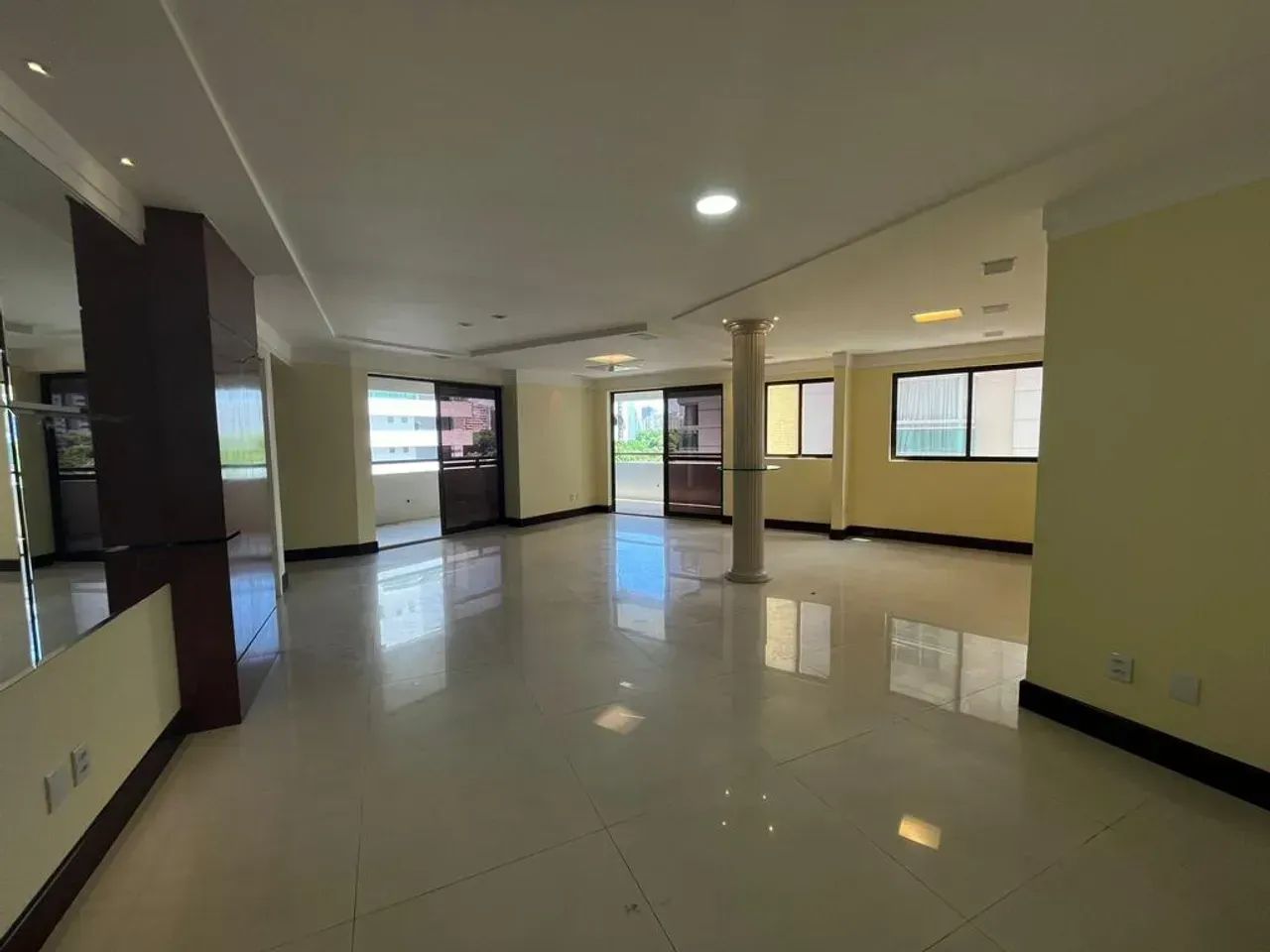 Vendo apartamento no Edifício Claudio Monet  na Tv. Rui Barbosa