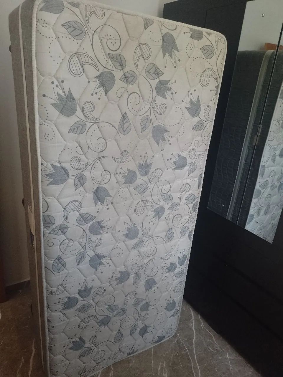 Cama Box Solteiro - Excelente estado