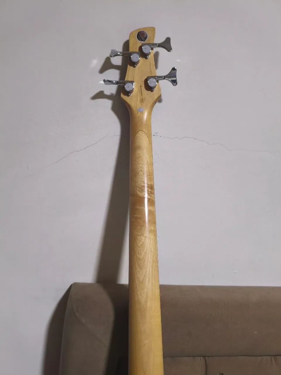 Baixo 4 cordas, guitarra e caixa de som - Foto 5