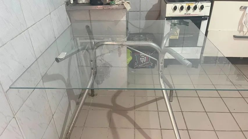 Mesa de Vidro Temperado 4 Lugares com Base em Metal - Foto 2