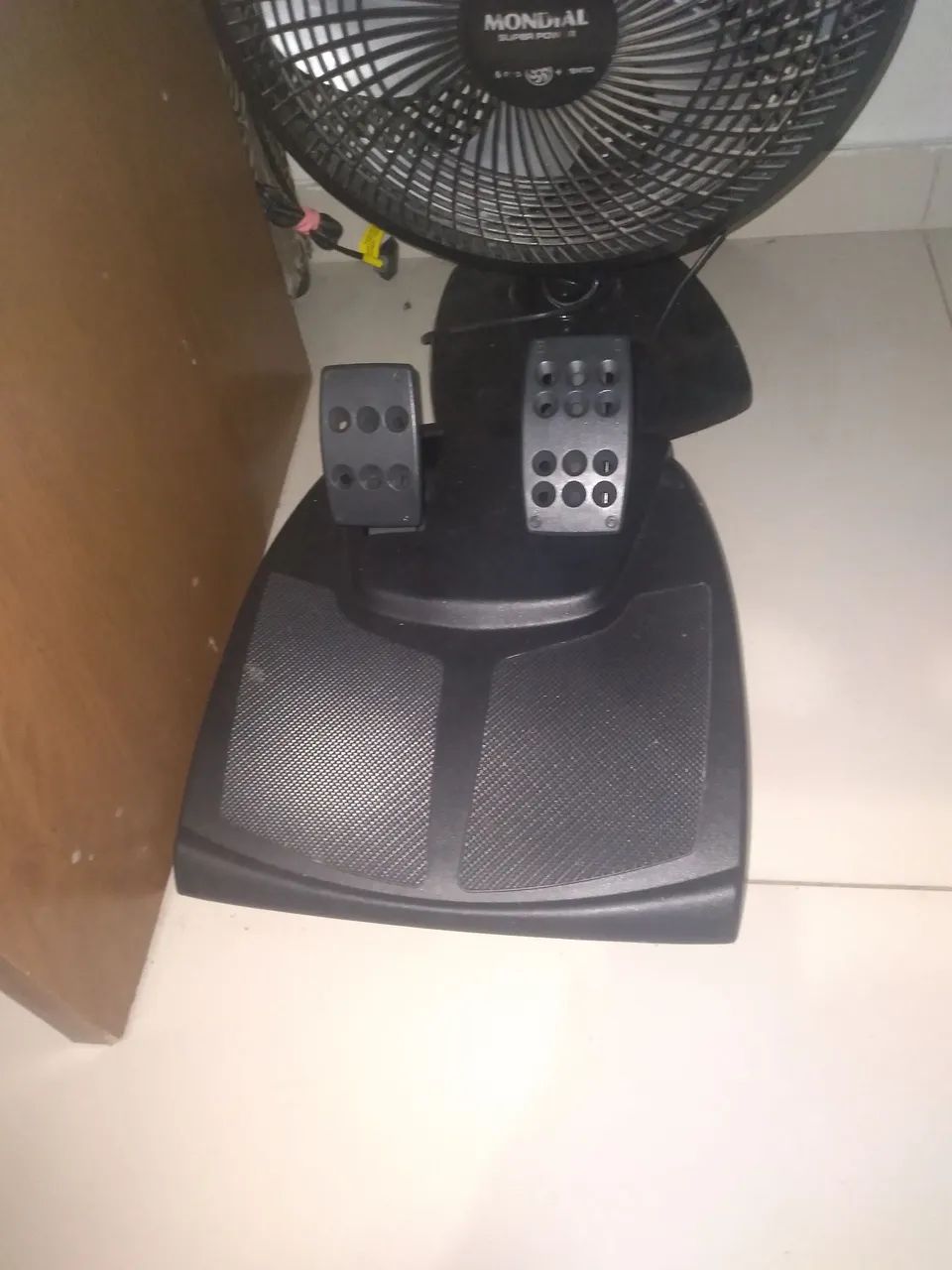 Volante Logitech Momo Racing - Foto 3