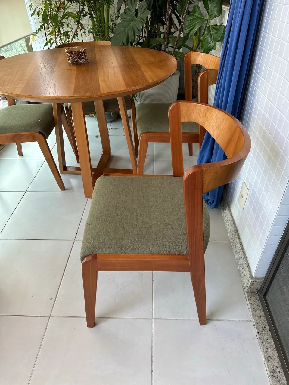 Mesa de Madeira Riodecor com 4 cadeiras verdes - Foto 4