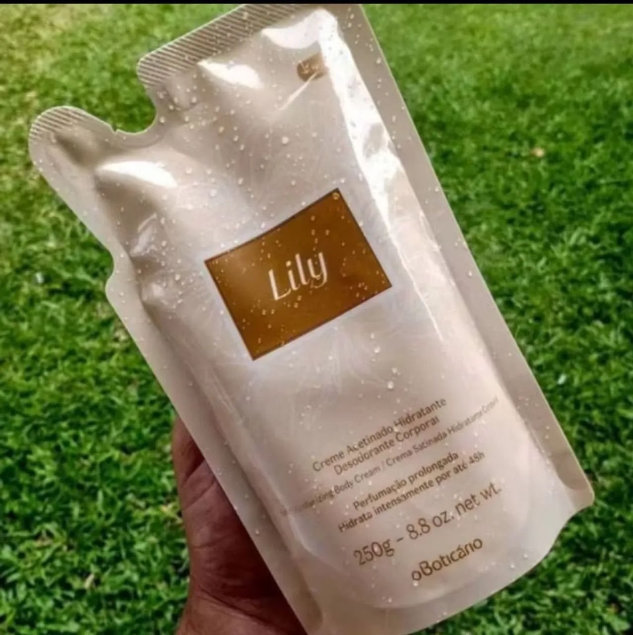 Refil LiLy Creme acetinado.