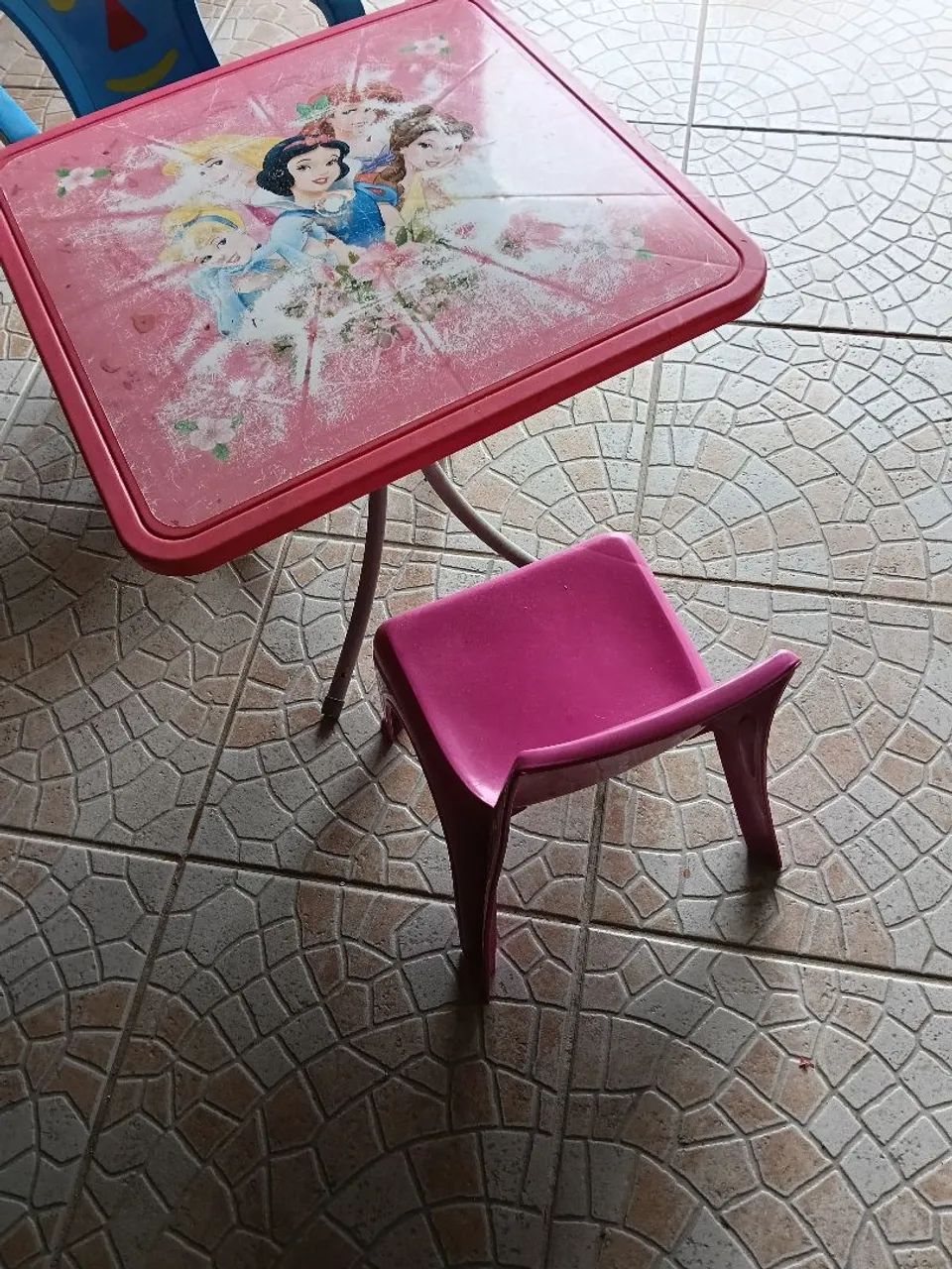Mesinha infantil com cadeiras  - Foto 3