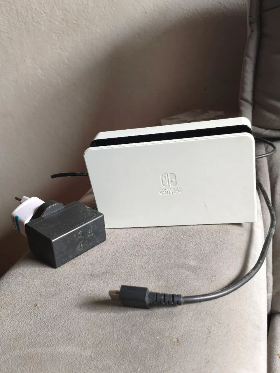 Dock de Nintendo switch oled branco com os cabos  - Foto 3