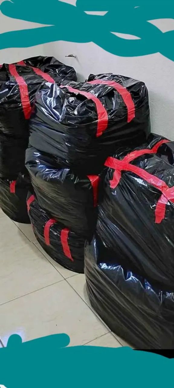 Mais de 2 mil pecas de roupas infantil de menina