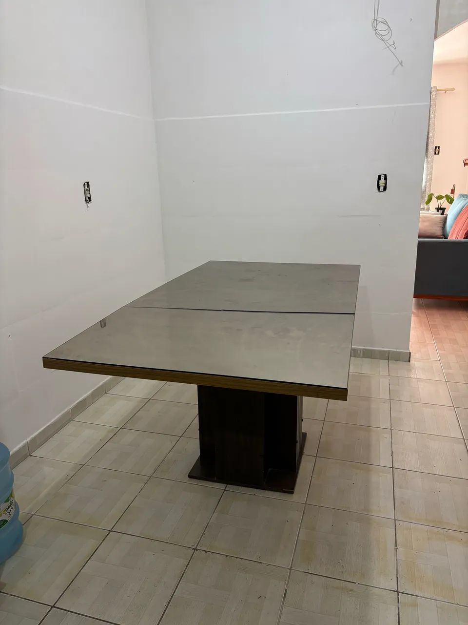 Mesa de madeira com tampo de vidro com espelho + 6 cadeiras - Foto 2