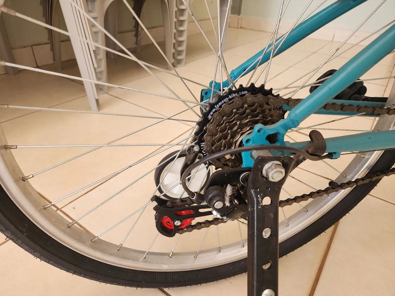 Bicicleta BTWIN Original 300 Zero Uso Shimano 7v Com Cesta e Rodinhas - Foto 3