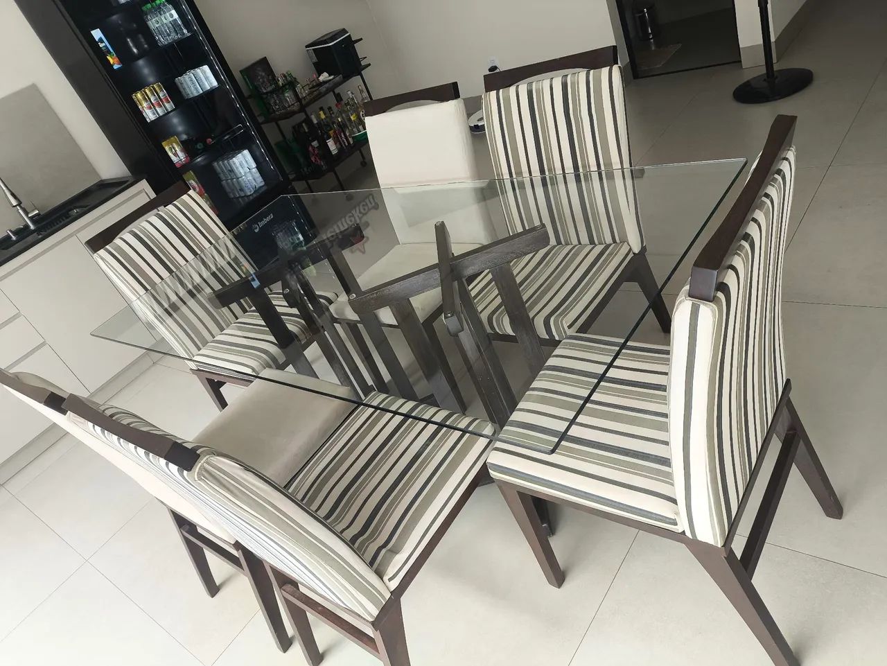 Mesa de jantar de vidro com 6 cadeiras - Foto 2