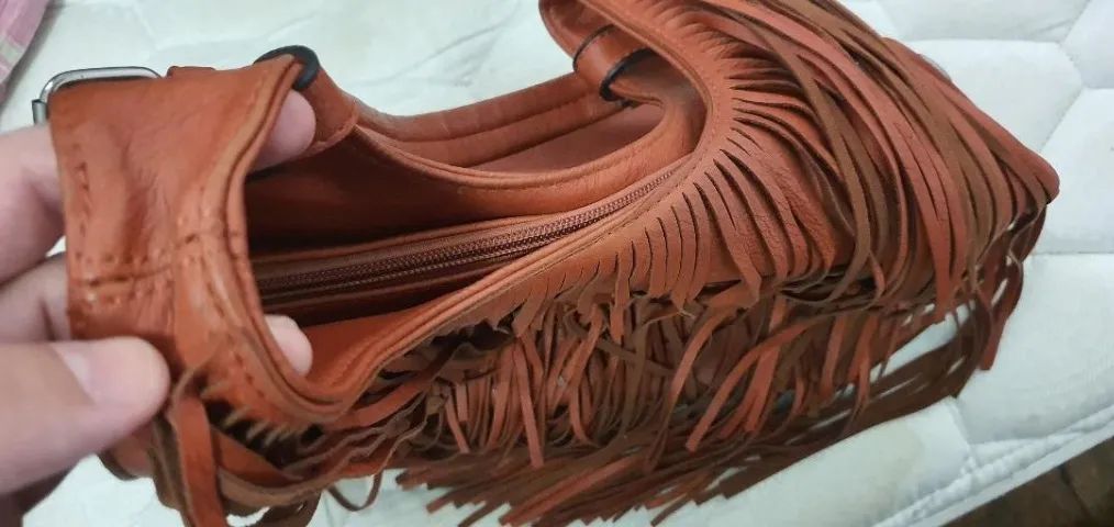 Bolsa de couro com franjas marrom - Foto 3