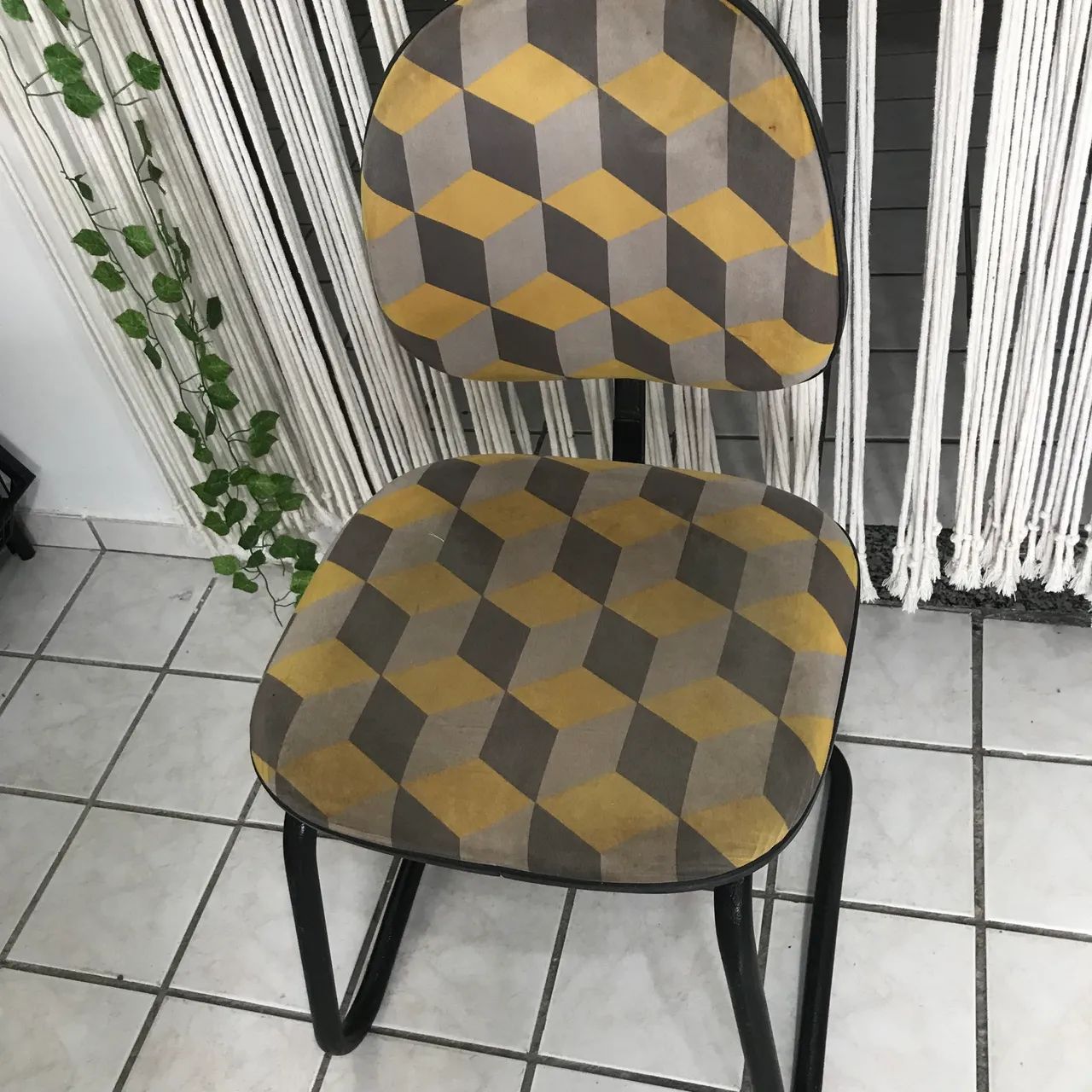 Cadeira fixa sem braços na lateral  - Foto 3