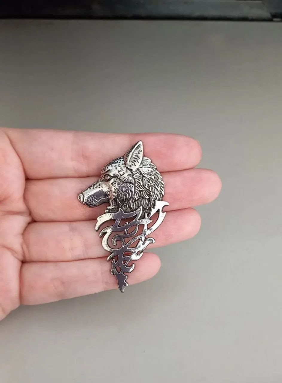 Pin Broche de Lobo (novo) - Foto 2