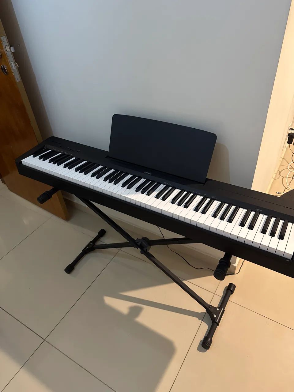 Piano yamaha p145
