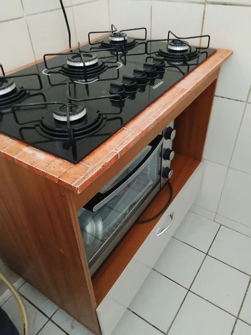 Fogão e balcão e forminho