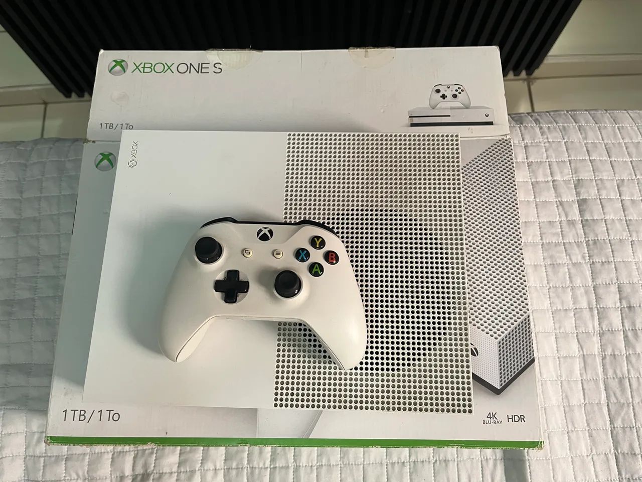Xbox One S 1TB com 08 jogos
