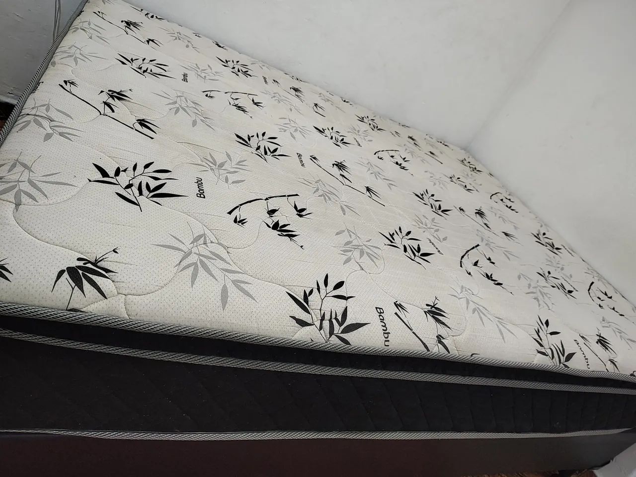 Cama Queen colchão super confortável 
