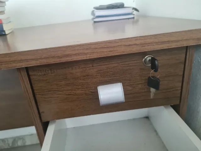 Mesa e cadeira confortável para notebook  - Foto 4