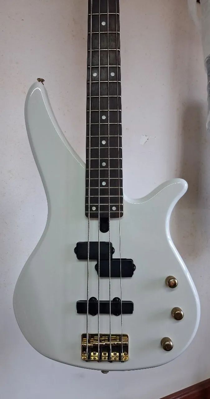 Baixo 4 cordas Yamaha 