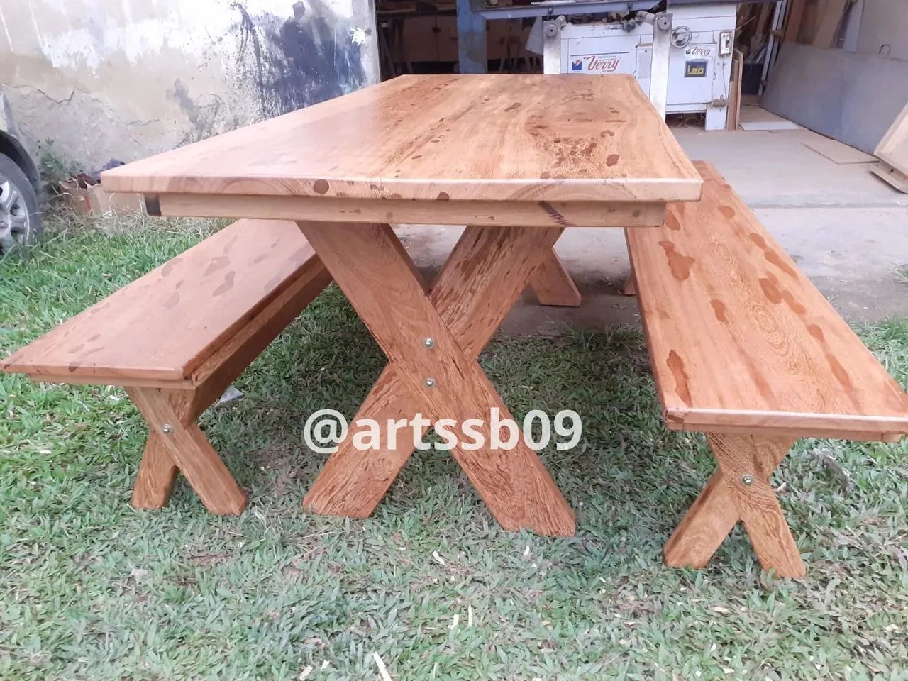 Mesa Rústica de Madeira 