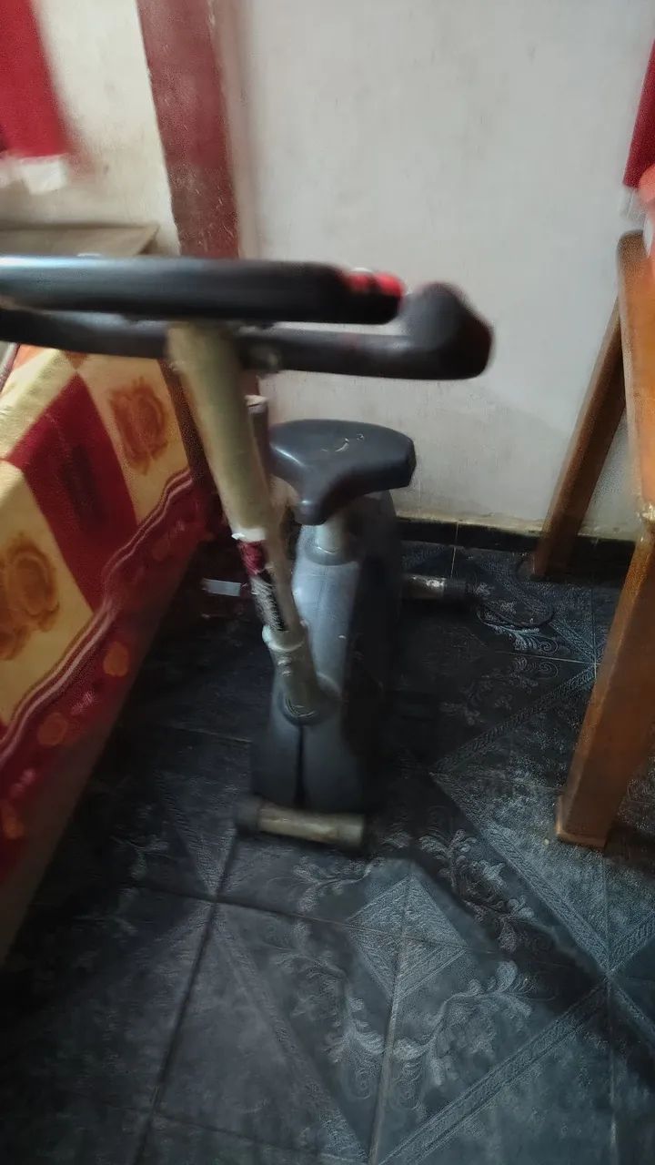 BICICLETA ERGOMÉTRICA MECÂNICA FUNCIONANDO PERFEITAMENTE  - Foto 2
