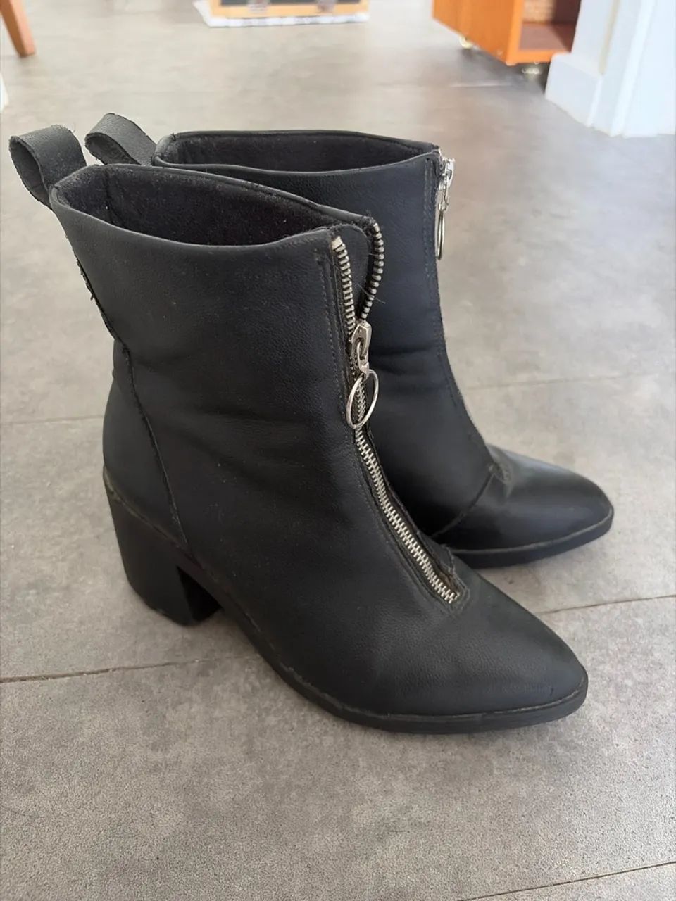 Bota cano médio com zíper  - Foto 4