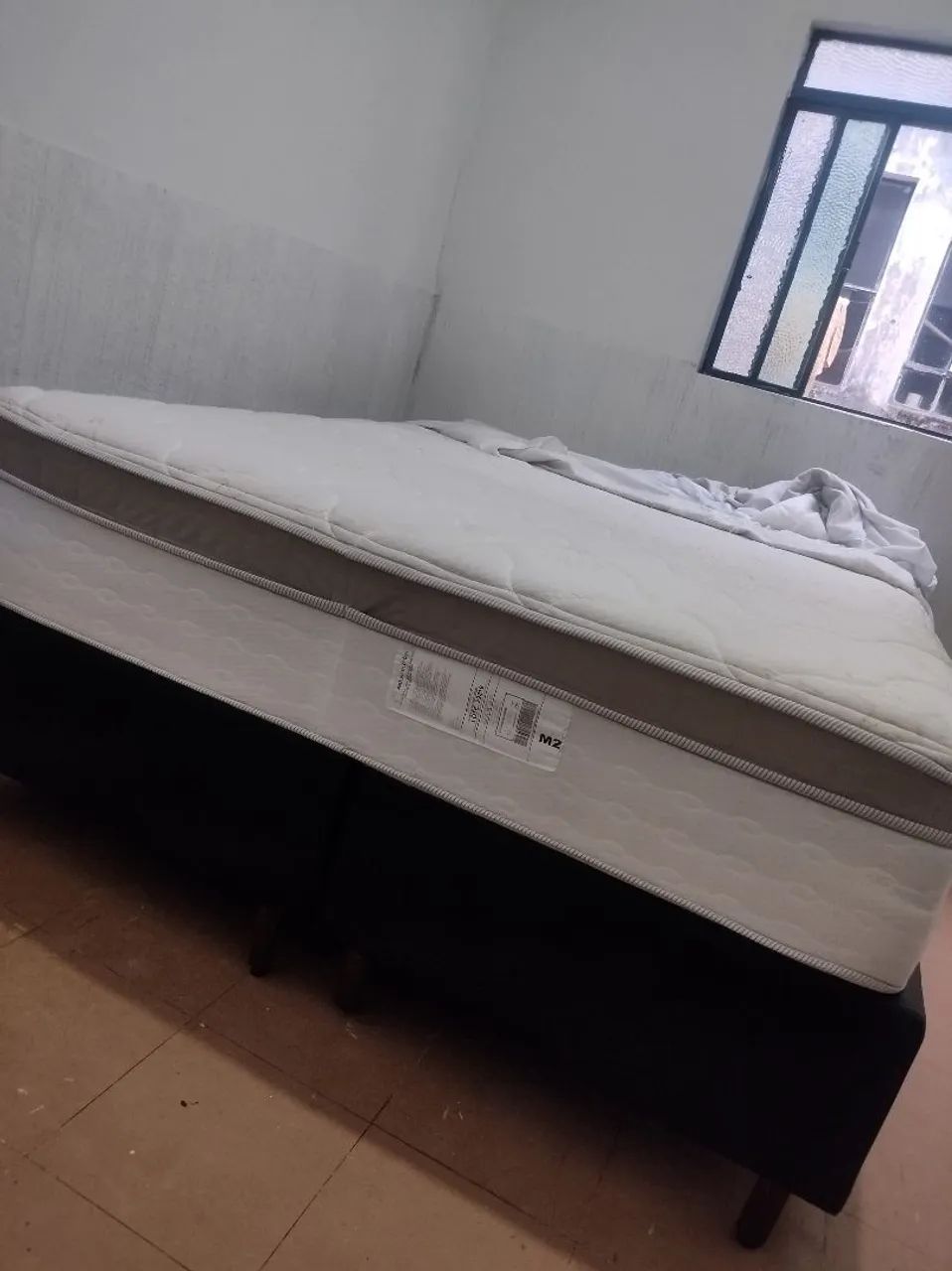 Cama box king ótima 