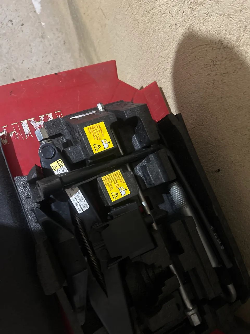 Macaco chave de roda kit ferramenta e triângulo do Renault Master - Foto 2