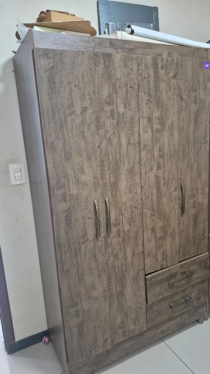 Guarda roupa cor amadeirado, 4 portas e 2 gavetas - Foto 3