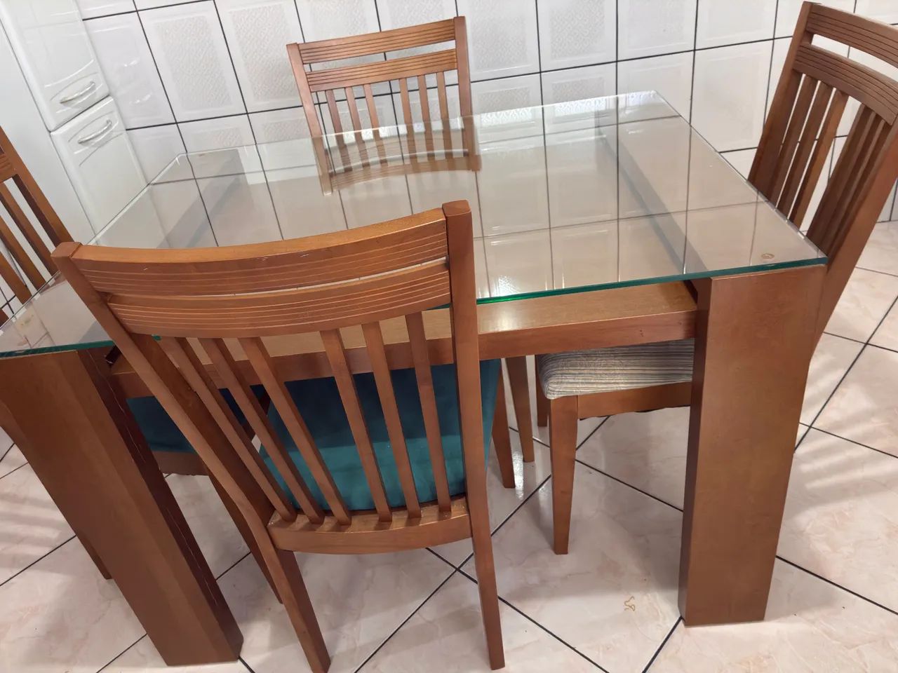Conjunto de mesa com quatro cadeiras + buffet - Foto 2