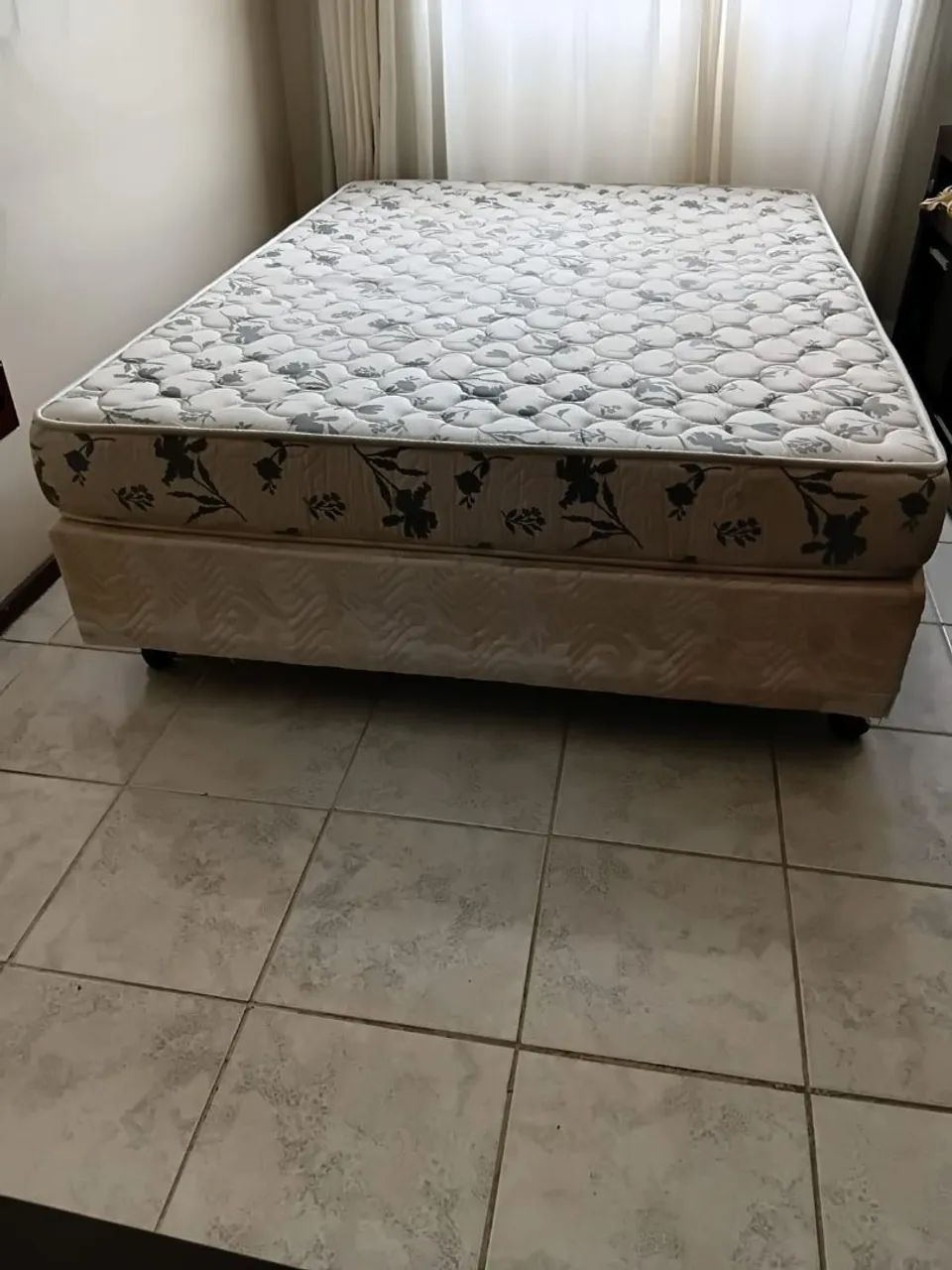 CAMA BOX COM COLCHÃO 