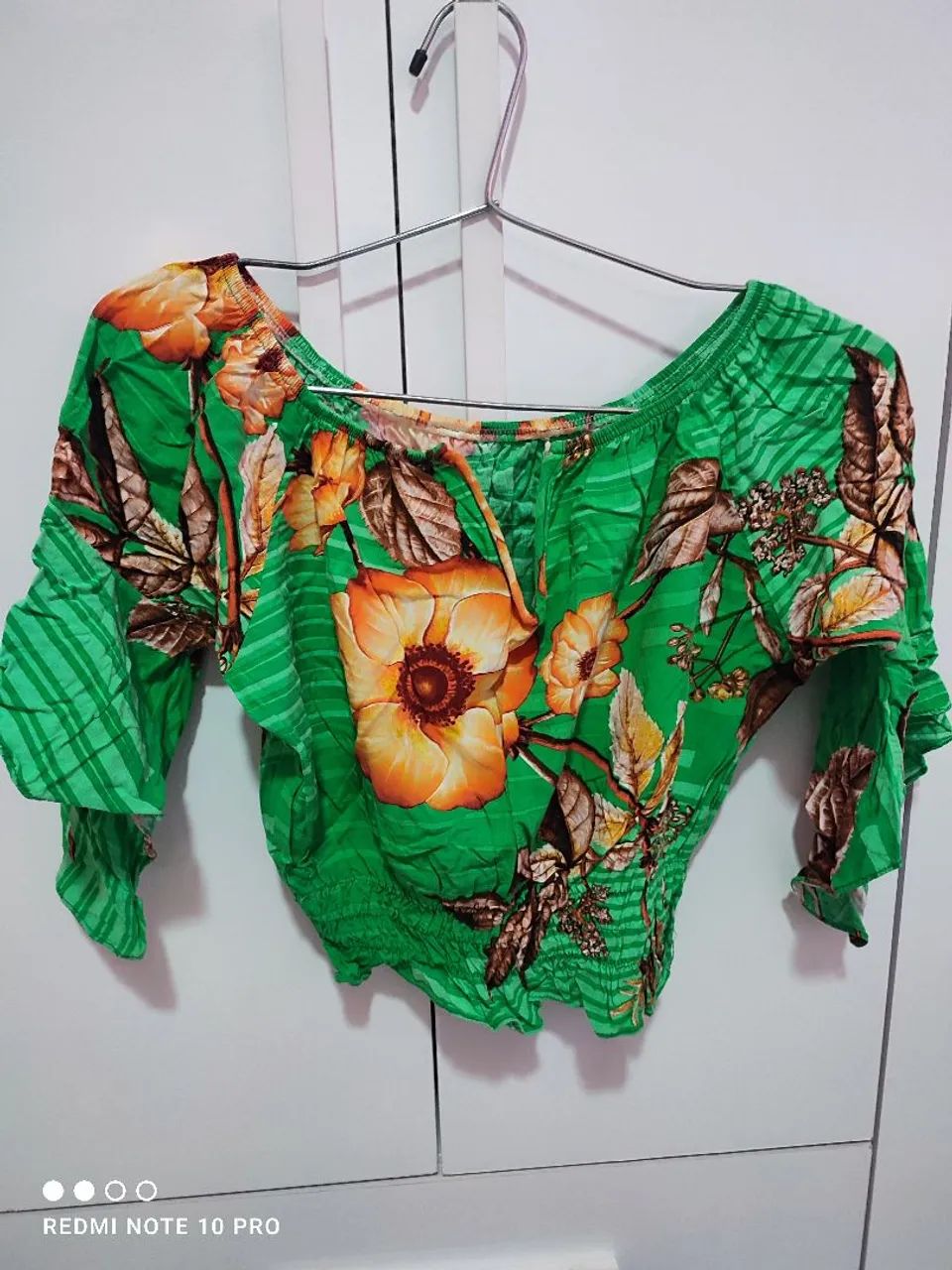 Blusa floral estilo ciganinha 