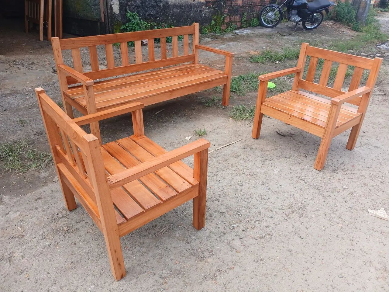 Conjunto de 1 Sofá com 2 poltronas de madeira maciça 
