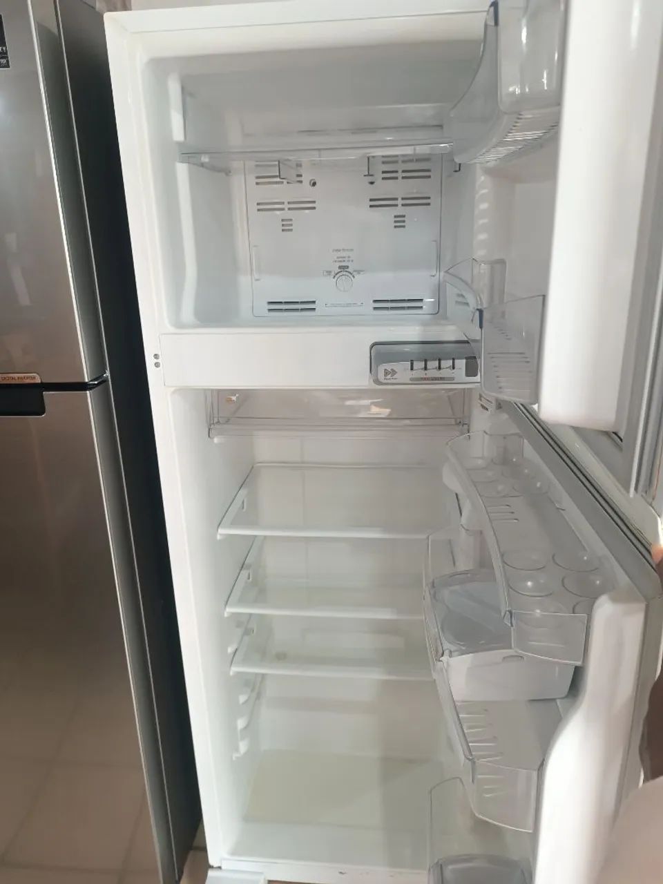 Geladeira Bratemp 375 Litros - Foto 2
