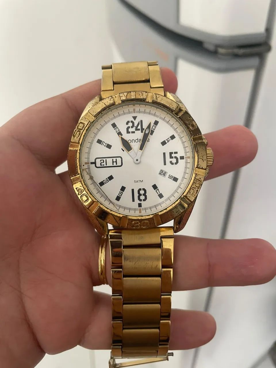 Relógio Mondaine dourado - Foto 2