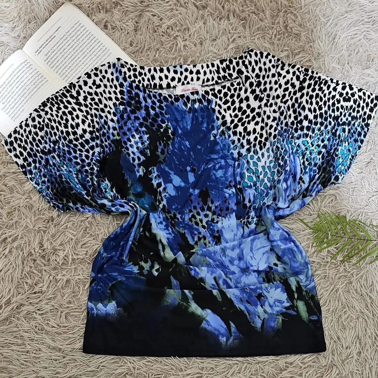Kit 5 blusas estampadas tamanho  M  - Foto 2