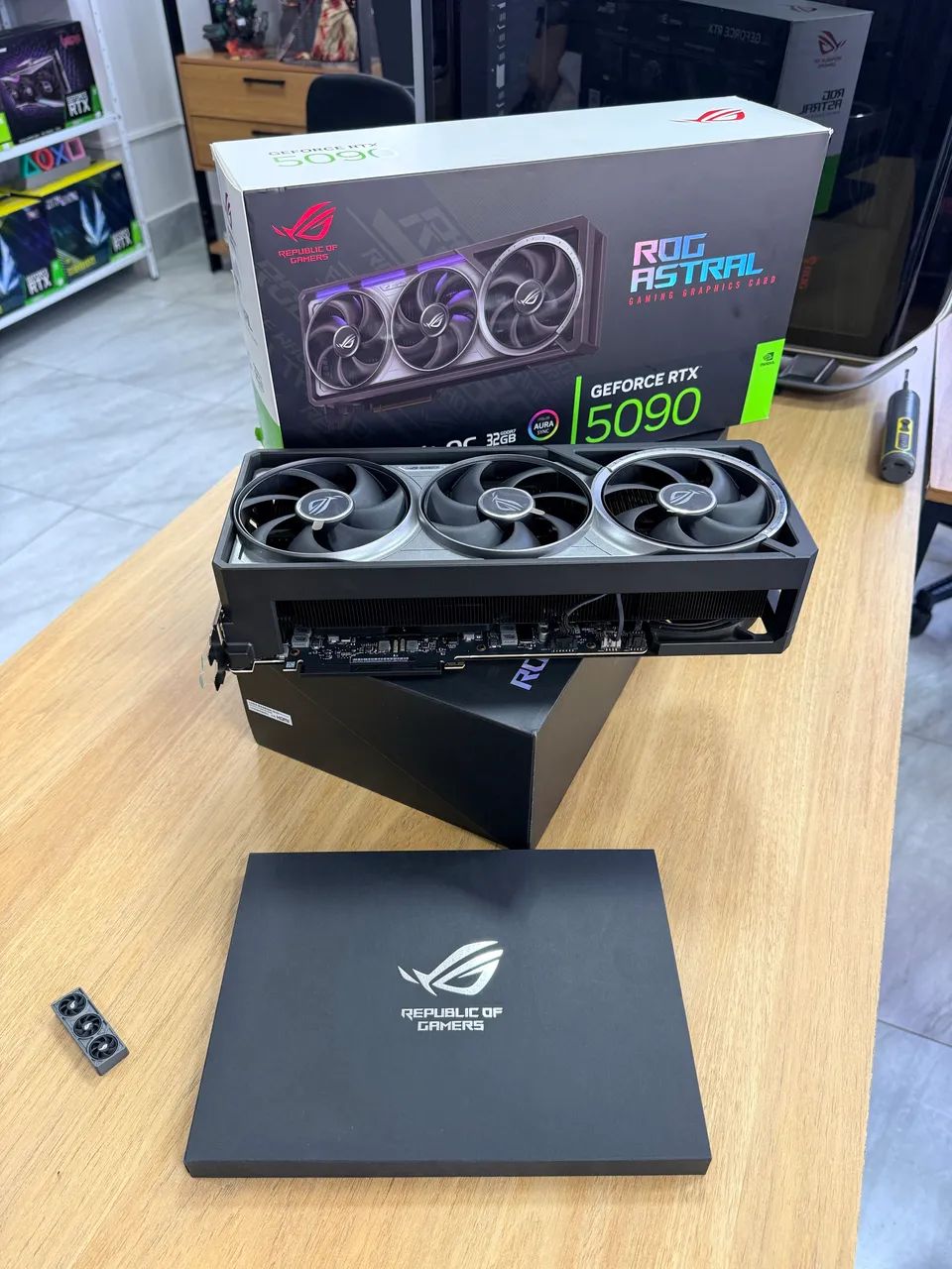 RTX 5090 ROG ASTRAL 32GB  - Foto 3