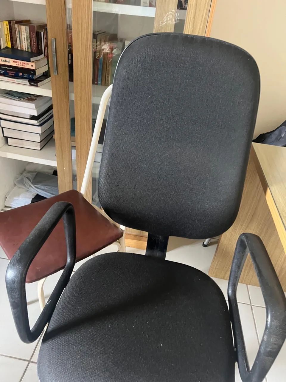 2 Cadeiras escritório - Foto 2